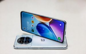 وان‌پلاس باتری غول‌آسای توربو ۶ رو تایید کرد و نشون داد که جزیره‌ی دوربینش چقدر باریکه